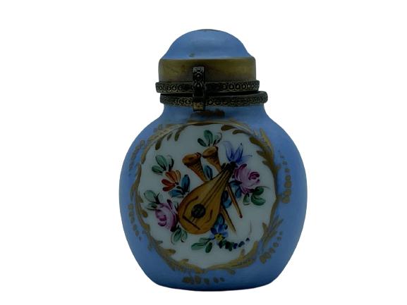 VINTAGE LIMOGES PILL  BOX 2" (1 of 4)