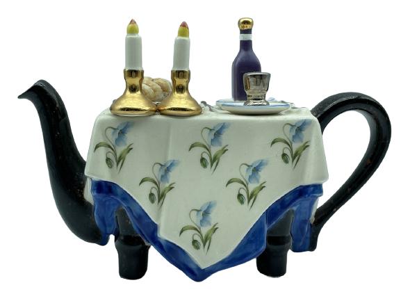 CARDEW DESIGN COLLECTIBLE CERAMIC TEAPOT 7" (1 of 7)