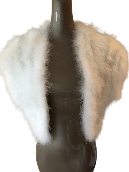 GORGEOUS SOFT WHITE FUR WRAP SZ M (1 of 5)