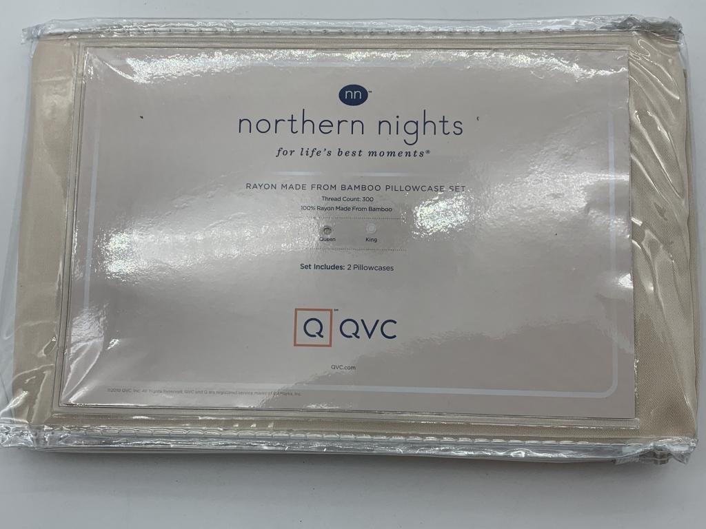 NEW NORTHERN NIGHTS QUEEN SIZE PILLOWCASE SET (1 of 2)