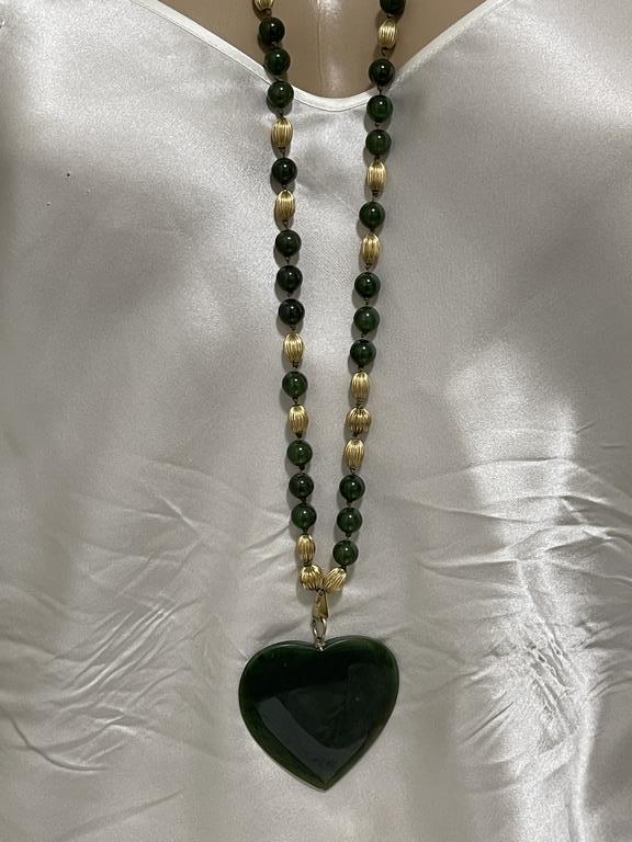 VTG JADE COLORED BEADED NECKLACE GOLD STATIONS (1 of 3)
