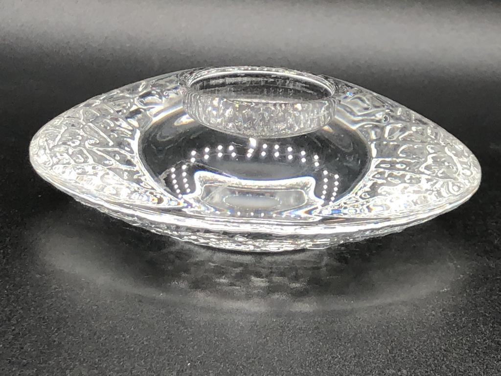 PAIR OF ORREFORS DISCUS CLEAR VOTIVES 5": PAIR OF ORREFORS DISCUS CLEAR VOTIVES 5" - 5" DIAMETER X 2" HIGH- DESIGNED BY LARS HELLSTEN- DESIGNED BY ARTIST ANNE NILSSON- MADE IN SWEDEN- IN ORIGINAL BOX- COLLECTIBLE HOME DECOR; COLLECTIBLE PORCE