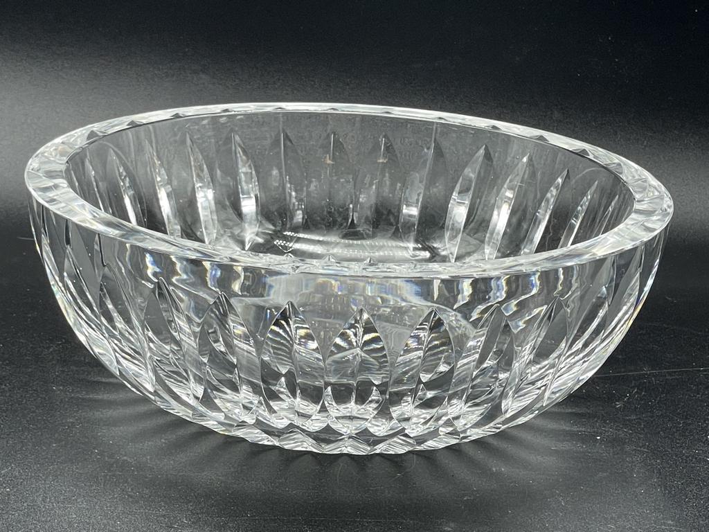VTG ORREFORS CRYSTAL BOWL: VTG ORREFORS CRYSTAL BOWL -NO CHIPS OR REPAIRS BUT SCRATCHED ON BOTTOM