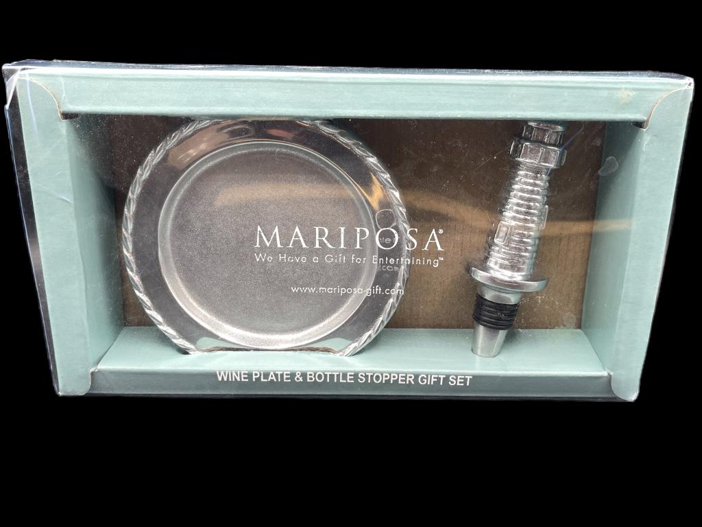MARIPOSA WINEPLATE AND STOPPER GIFT SET: MARIPOSA WINEPLATE AND STOPPER GIFT SET