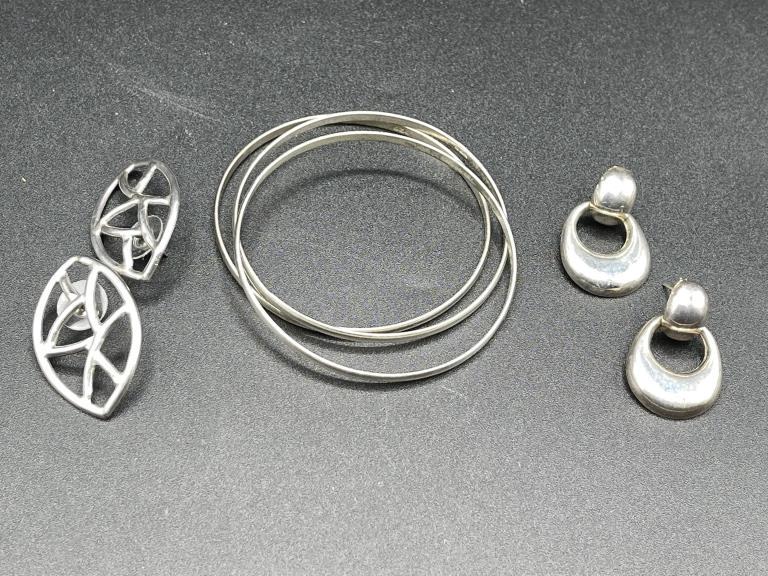 SET OF STERLING SILVER BANGLES AND EARRINGS 40.7G (1 of 1)