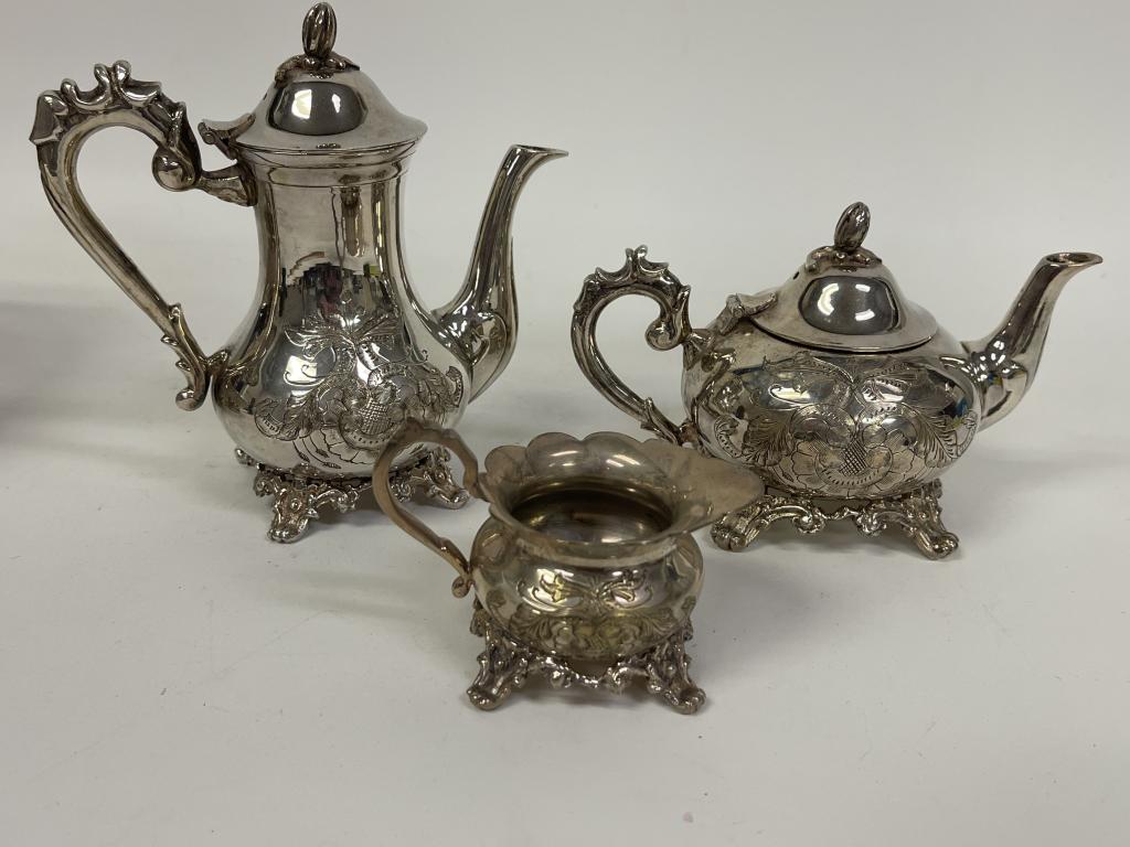 VTG SILVERPLATE TEA SET (1 of 2)
