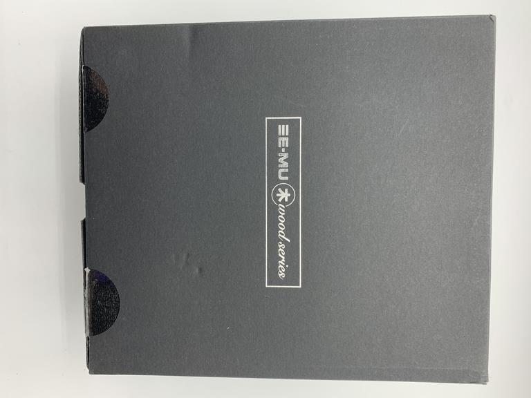 E-MU WOOD SERIES HEADPHONES (1 of 2)