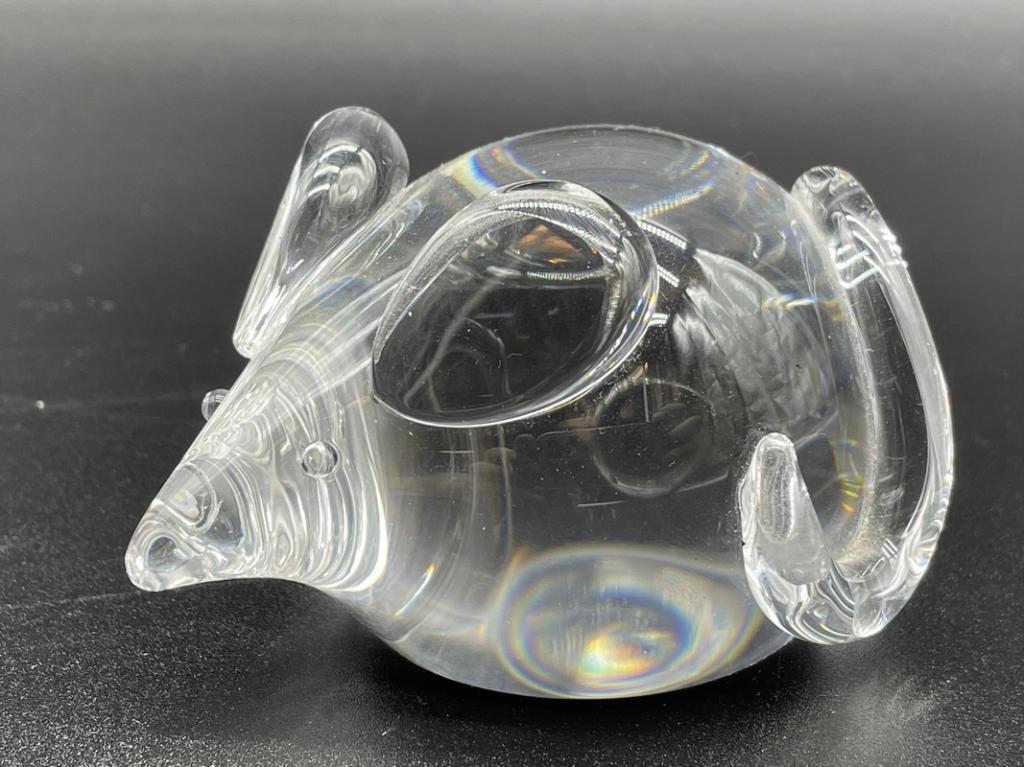 STEUBEN CRYSTAL GLASS MOUSE 3": STEUBEN CRYSTAL GLASS MOUSE-2" X 3" X 2" APPROX-VERY GOOD CONDITION-DP12421