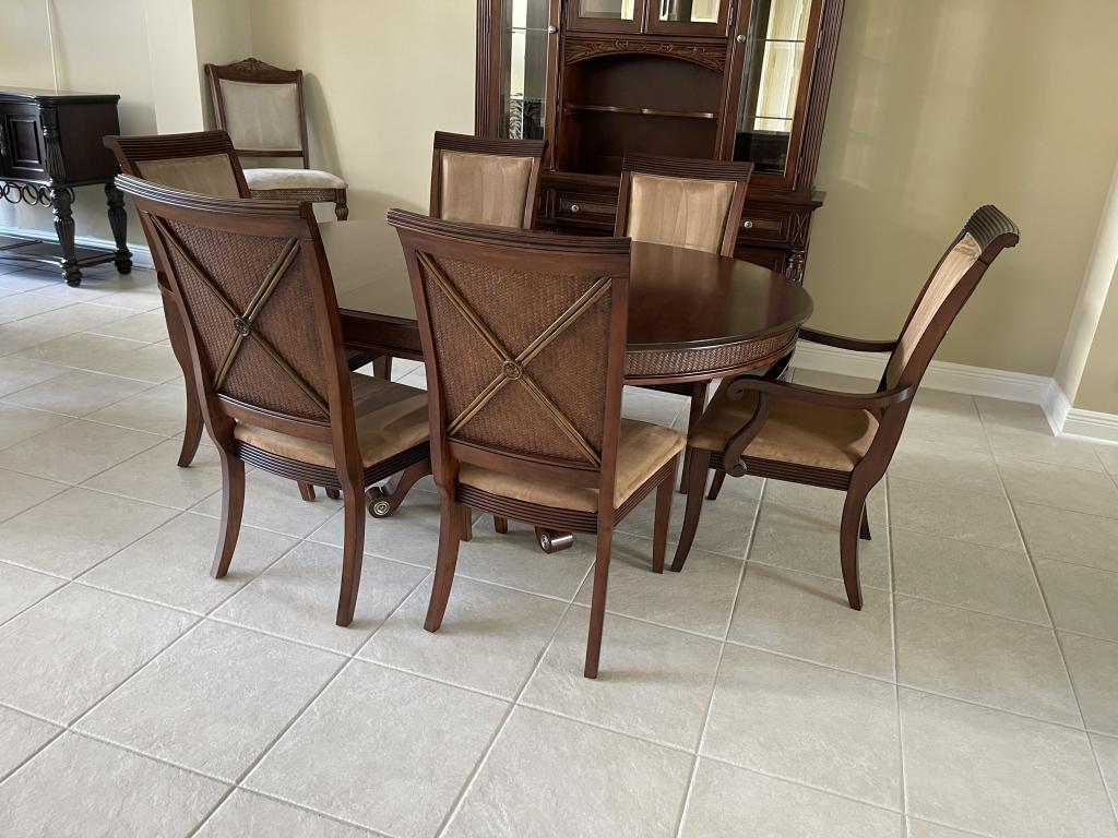 Used tommy bahama dining on sale room set