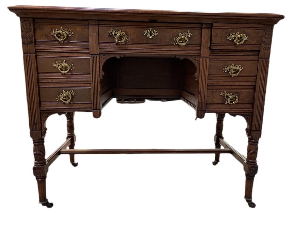 ANTIQUE STYLE PETITE WOOD WRITING DESK 31" (1 of 8)