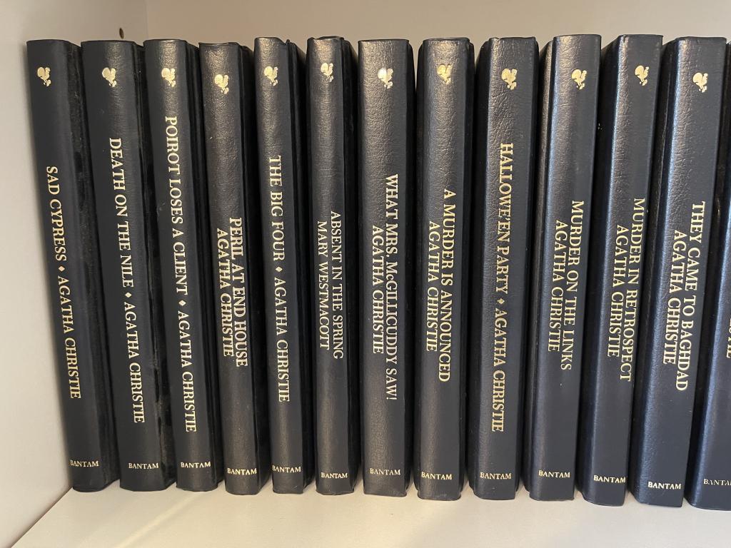 LOT OF AGATHA CHRISTIE BOOKS (1 of 2)