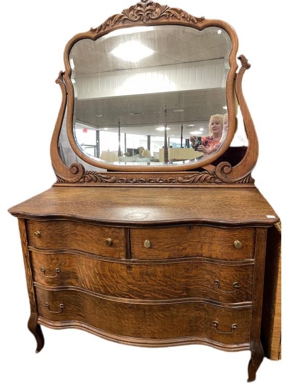 VTG FRENCH REGENCY STYLE DRESSER  AND MIRROR (1 of 7)