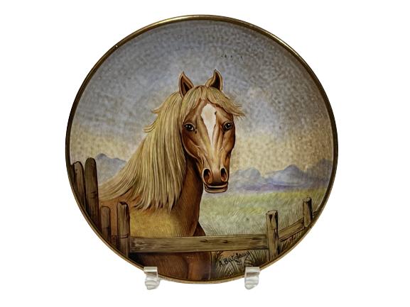 BATIGUAUI HAND PAINTED EQUESTRIAN WALL PLATE 10" (1 of 2)