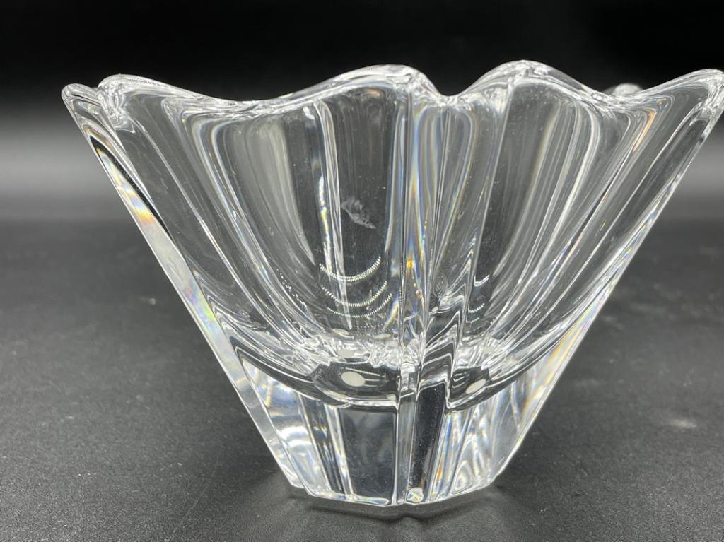 VINTAGE ORREFORS CRYSTAL GLASS ORION BOWL 5.5": VINTAGE ORREFORS SWEDEN CRYSTAL GLASS ORION BOWL-3.5" X 5.5" DIAMETER APPROX-VERY GOOD CONDITION-DP21522