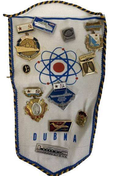 VINTAGE RUSSIAN SOVIET MILITARY PINS & PENNANT (1 of 2)