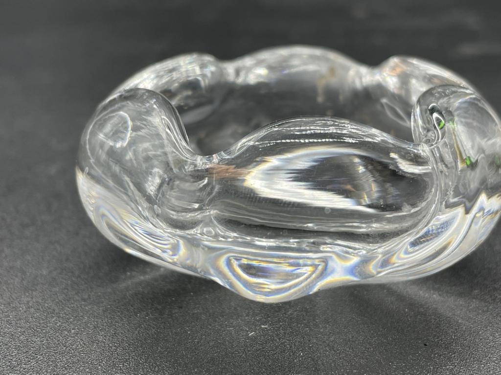 VINTAGE ORREFORS FREEFORM GLASS BOWL 3": VINTAGE ORREFORS FREEFORM GLASS BOWL | COLLECTIBLE MID CENTURY MMODERN COLLECTIBLE ART GLASS-1.5" X 3" DIAMETER APPROX-VERY GOOD CONDITION-DP21522