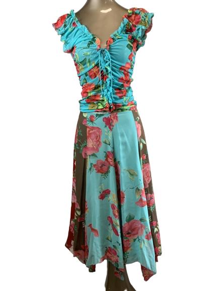 BLUMARINE FLORAL SILK SKIRT SET 40/34: BLUMARINE FLORAL 100% SILK SKIRT AND TOP SETSIZE ITALY 40MADE IN ITALYVERY GOOD VINTAGE CONDITION