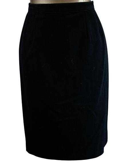 LOUIS FERAUD SUEDE LEATHER SKIRT SIZE UK 10: LOUIS FERAUD SUEDE LEATHER SKIRT SIZE UK 10MADE IN WEST GERMANYLINEDVERY GOOD VINTAGE CONDITION