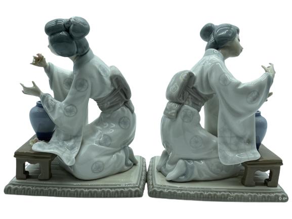 PAIR OF LLADRO GEISHA BOOKENDS 7": PAIR OF LLADRO GEISHA ARRANGING FLOWERS BOOKENDS-7" X 4" X 6" EACH APPROX-GOOD OVERALL CONDITION, MISSING FLOWERS IN HAND, SEE PHOTO-DP22222