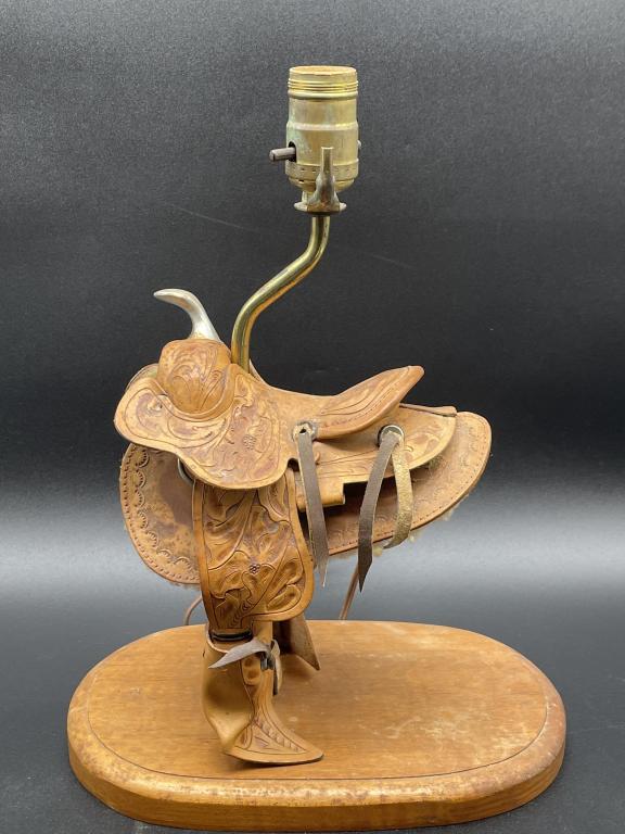 VINTAGE TOOLED LEATHER SADDLE LAMP 15" (1 of 7)