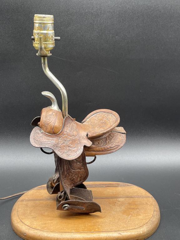 VINTAGE TOOLED LEATHER SADDLE LAMP 15" (1 of 8)