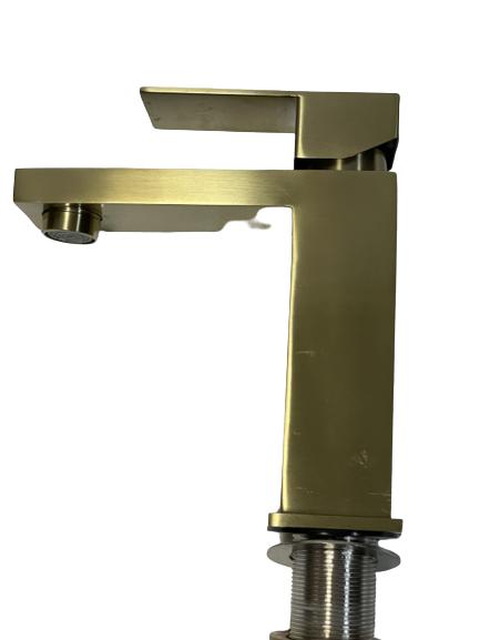 GOLD / BRASS FINISH MODERN FAUCET IN BOX (1 of 9)