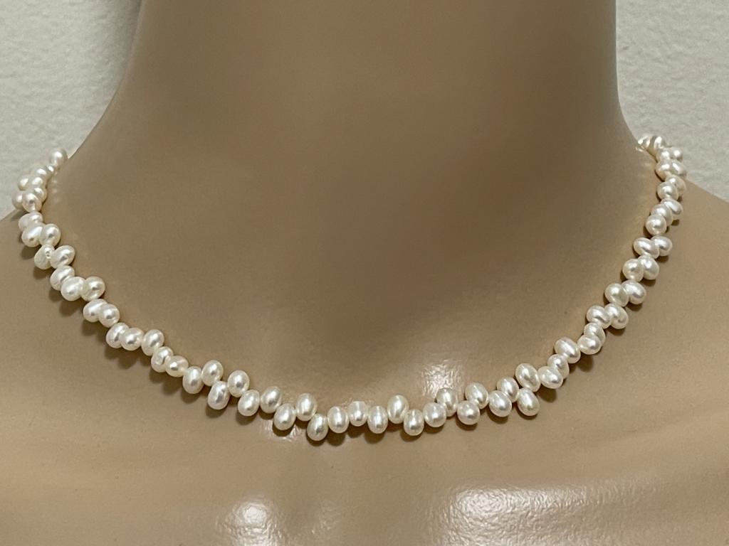 DELICATE SEED PEARL STYLE CHOKER NECKLACE: DELICATE SEED PEARL STYLE CHOKER NECKLACE