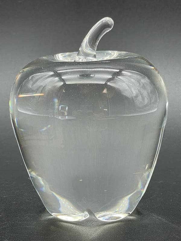 STEUBEN CRYSTAL GLASS APPLE SCULPTURE 4.5" (1 of 3)