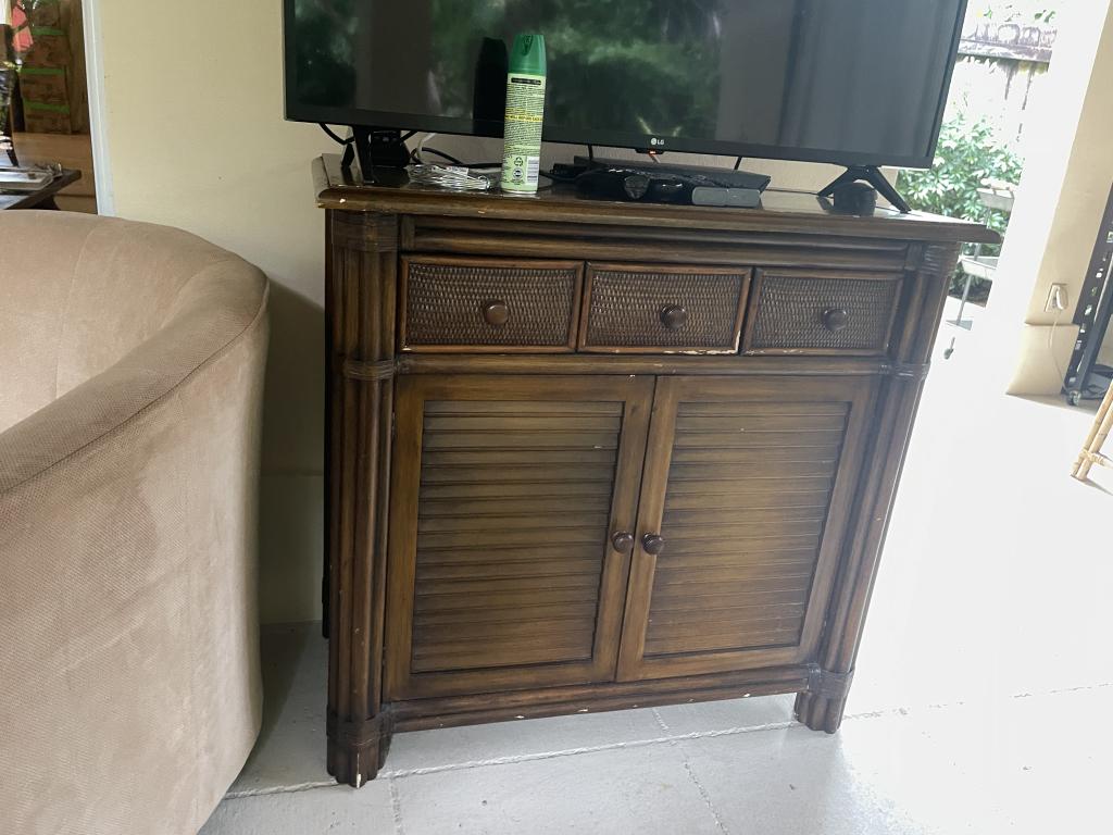 LEXINGTON STYLE BAMBOO RATTAN SIDE TABLE CABINET (1 of 2)