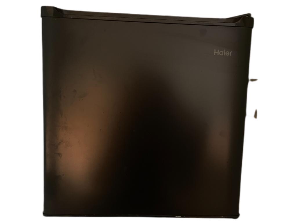 HAIER BLACK MINI FRIDGE REFRIGERATOR 19" (1 of 3)