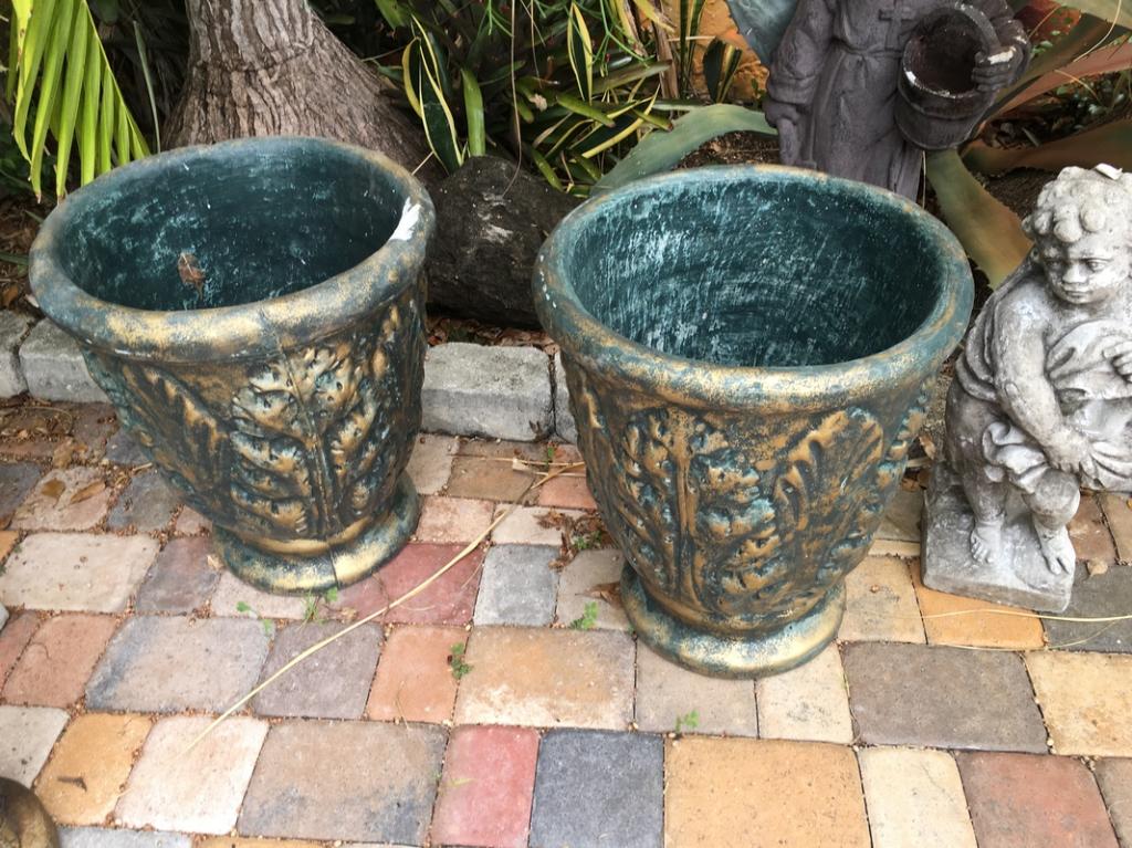 2 REGENCY STYLE GOLD LEAF ROUND PLANTERS 22" (1 of 4)