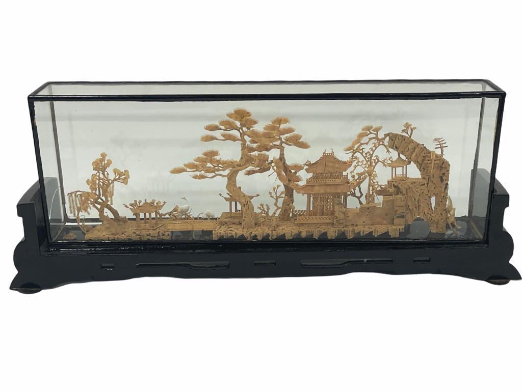 2OTH CENTURY CHINESE CORK DIORAMA: 2OTH CENTURY CHINESE CORK DIORAMA -BEAUTIFUL RECTANGULAR CHINESE CORK DIORAMA-FINLY CARVED INA GLASS CASE AND LAQUERED BASE.-CAREFUL AND DELICATE WORK-VERY GOOD VINTAGE CONDITION