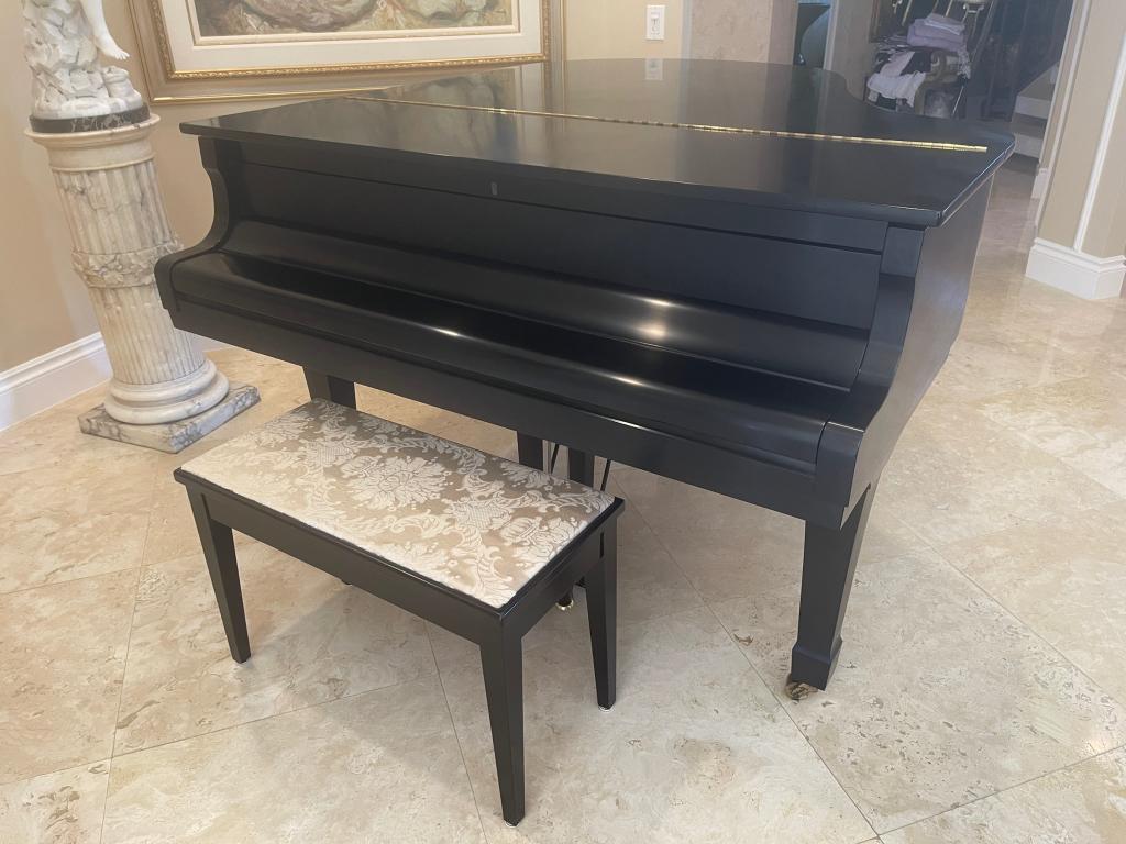 YAMAHA BABY GRAND BLACK LAQUER PIANO (1 of 5)