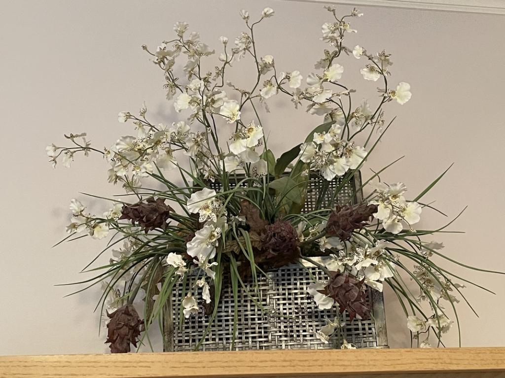 FAUX FLORAL ARRANGEMENT TABLE CENTERPIECE (1 of 2)