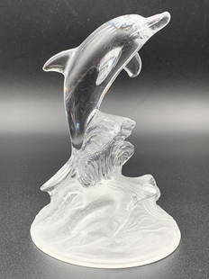 VINTAGE CRYSTAL WHALE SCULPTURE: VINTAGE CRYSTAL WHALE SCULPTURE -VERY GOOD CONDITION