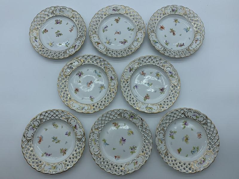 SET OF 8 ELEGANT GOLD LEAF SERVING PLATES (1 of 3)