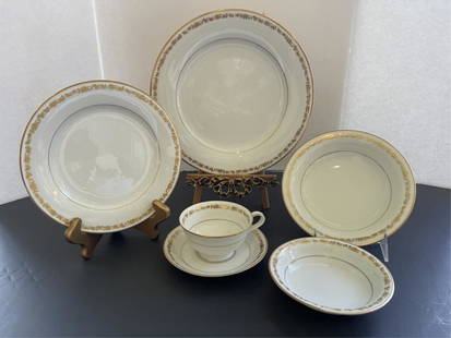 72 PIECE NORITAKE "NEW CHARM" CHINA DINNER SERVICE: 72 PIECE NORITAKE "NEW CHARM" CHINA DINNER SERVICE -12 DINNER PLATES-12 BOWLS-12 SAUCERS AND COFFEE CUPS-12 SALAD PLATES-12 BERRY BOWLS