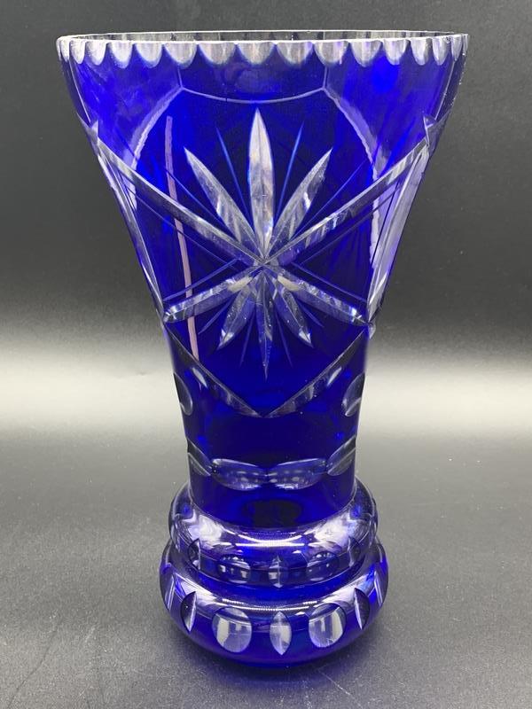 STUNNING COBALT BLUE CUT CRYSTAL VASE (1 of 3)