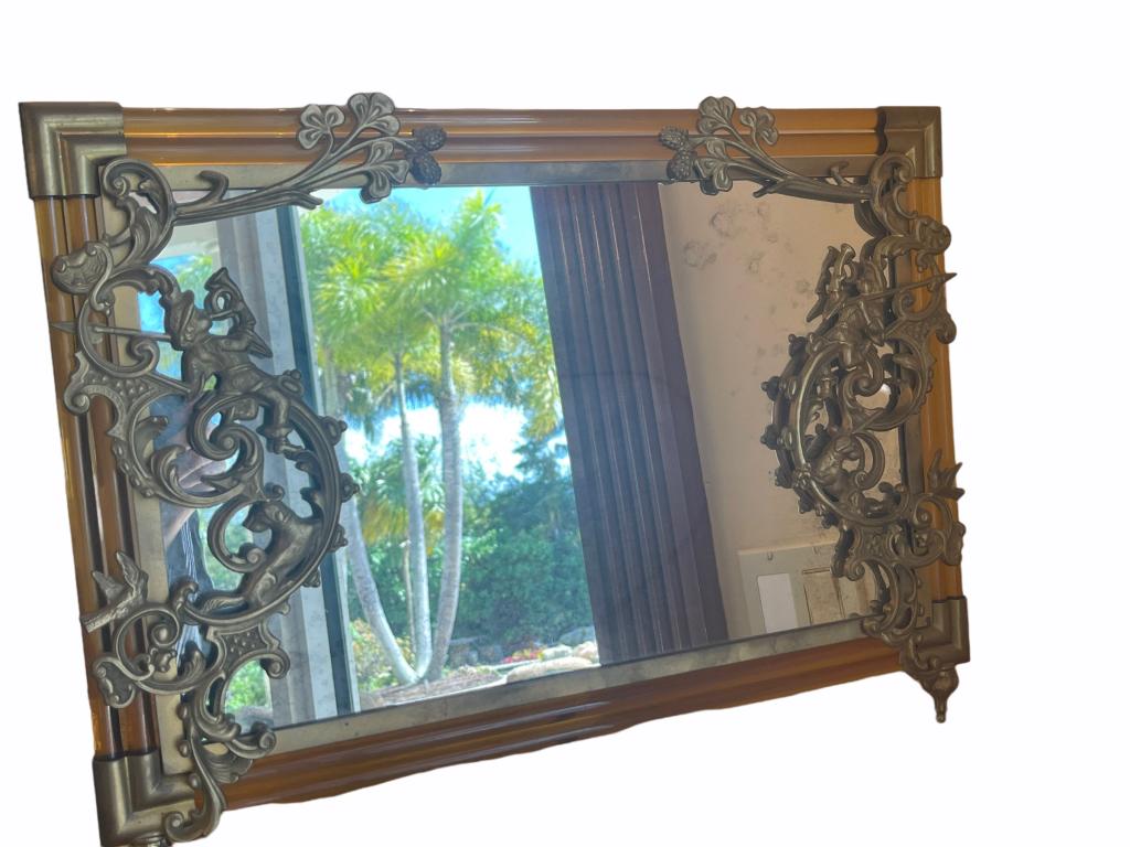 ZORA DA VENEZIA MURANO GLASS TABLE MIRROR: ZORA DA VENEZIA MURANO GLASS TABLE MIRROR --VERY GOOD PRE-OWNED CONDITION-11 1/2 X 19 THIS ITEM IS LOCATED OFF-SITE. All items must be picked up by confirmed appointment on Friday, May 6th or&nb