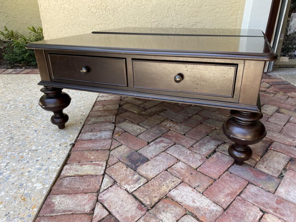 UNIVERSAL RETRACTABLE TOP COFFEE TABLE 44" (1 of 6)