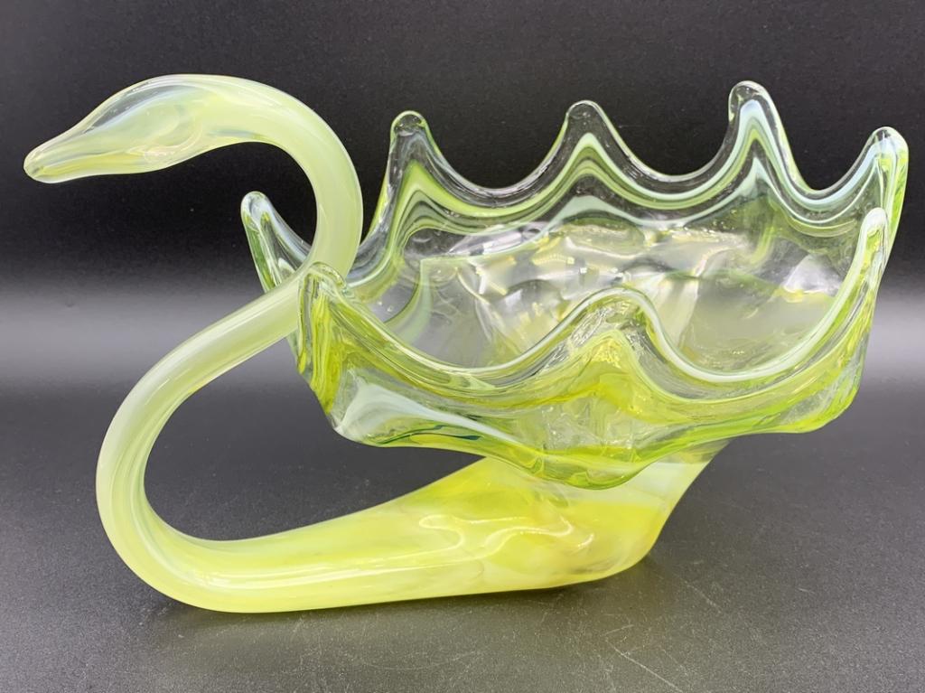VINTAGE MURANO STYLE BLOWN GLASS SWAN DISH (1 of 5)