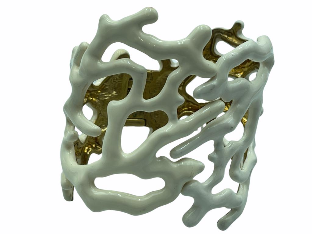 KENNETH LANE HINGED WHITE CORAL ENAMEL BRACELET: KENNETH LANE HINGED WHITE CORAL ENAMEL BRACELET -VERY GOOD CONDTION