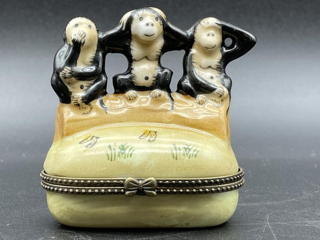 VINTAGE MONKEY TRINKET BOX 3" (1 of 4)