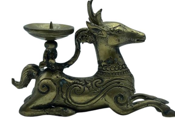 PAIR OF BRASS RECUMBENT DEER CANDLE HOLDERS 4" (1 of 6)