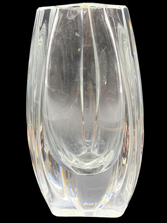 VINTAGE BACCARAT CRYSTAL BOUTON TRIANGLE BUD VASE (1 of 4)