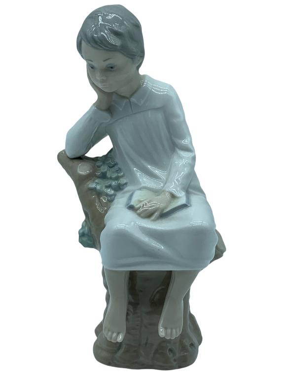 VINTAGE LLADRO LITTLE BOY THINKING FIGURINE (1 of 4)