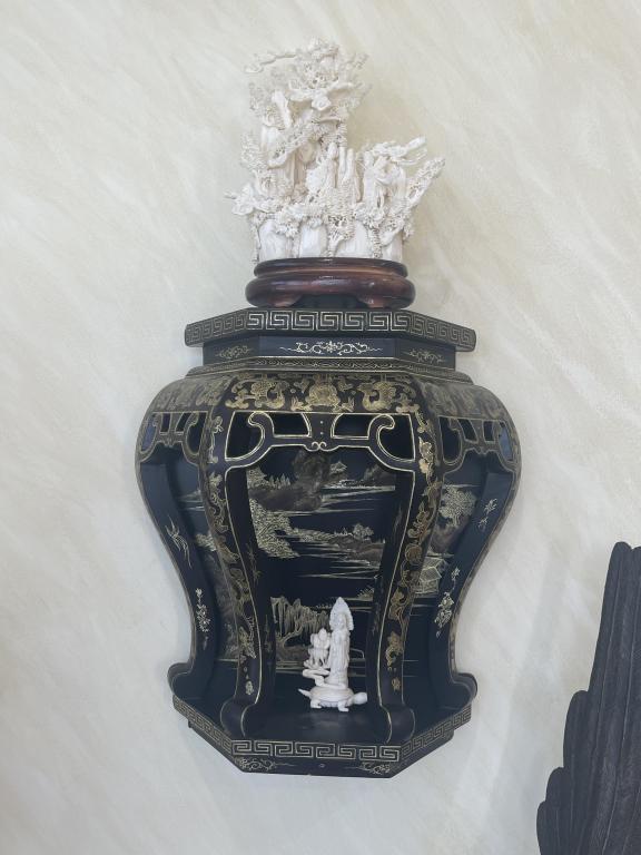 ASIAN STYLE CHINOISERIE DISPLAY SHELF 18" 1 OF 2 (1 of 2)