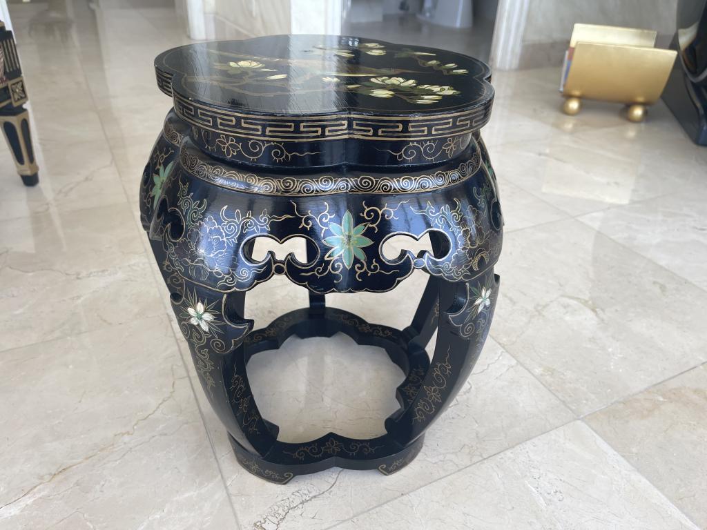 BLACK LACQUER ASIAN STYLE SIDE TABLE18" (1 of 3)