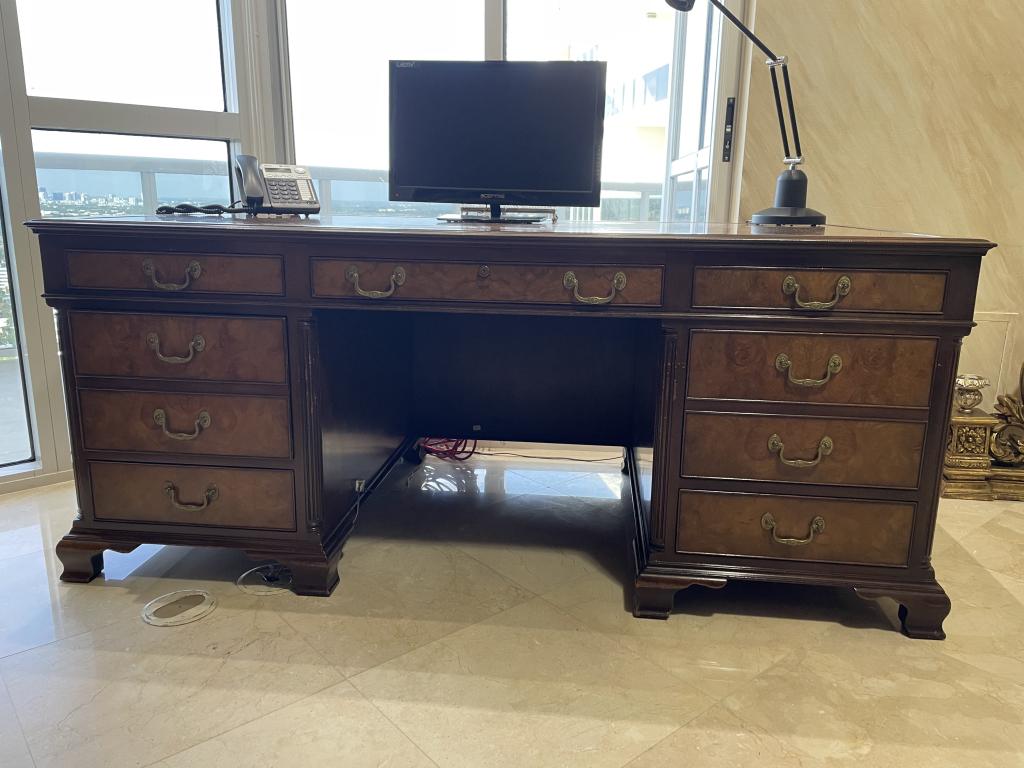 KITTINGERS BUFFALO MAHOGANY  EXECUTIVE DESK 72" (1 of 9)