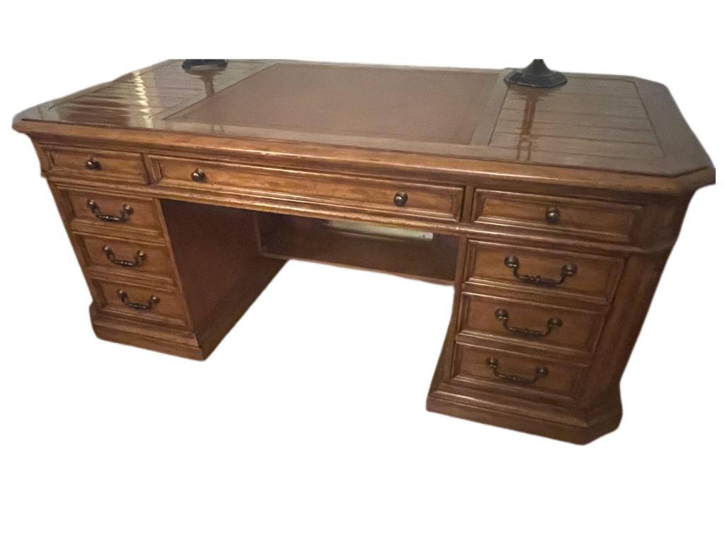 LEXINGTON EXECUTIVE WOOD DESK W LEATHER TOP 74": LEXINGTON FURNITURE CO. EXECUTIVE WOOD DESK WITH LEATHER TOP-31" X 74" X 37" APPROX-VERY GOOD OVERALL CONDITIONM, WEAR CONSISTENT WITH AGE AND USE, LAMPS NOT INCLUDED-THIS LOT MUST BE PICKED UP OFFSIT
